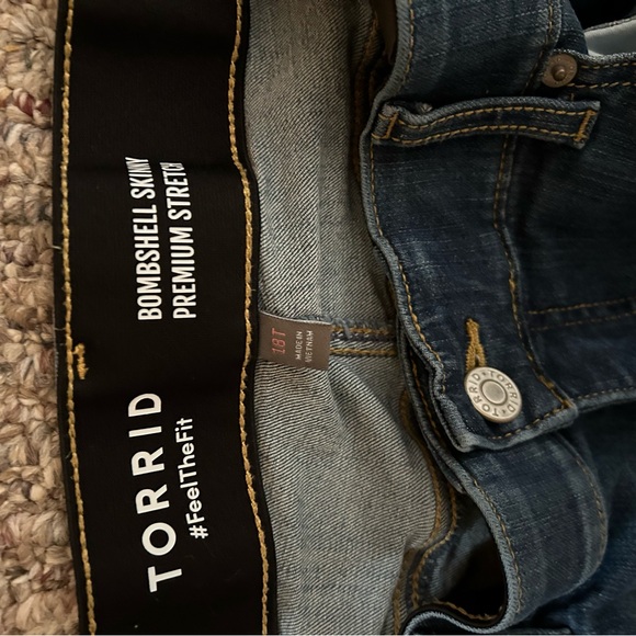 Torrid 18 Tall Bombshell skinny jeans - Picture 2 of 3